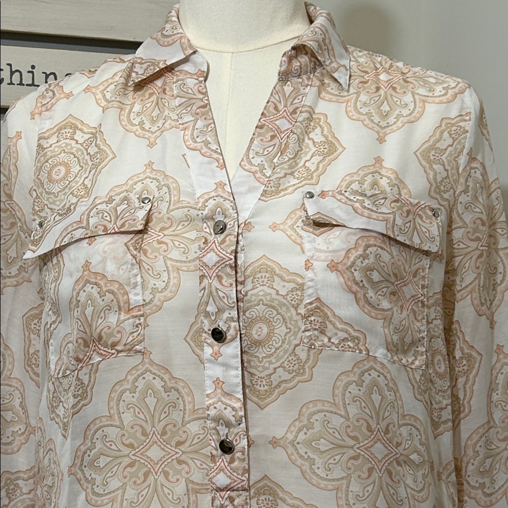 WHBM Medallion Print Sheer 1/2 Button Blouse Collared Light & Airy Size 6 - Picture 3 of 12